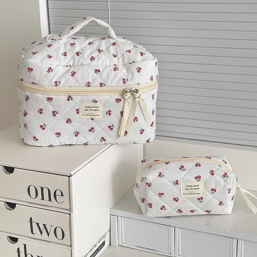 Trousse Maquillage Femme Cerises Matelassée – Pochette Voyage Zippée
