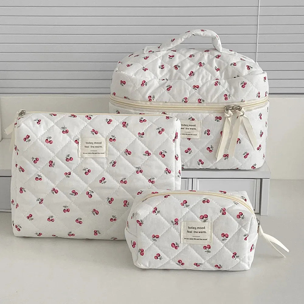 Trousse Maquillage Femme Cerises Matelassée – Pochette Voyage Zippée